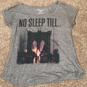 American Eagle t shirt